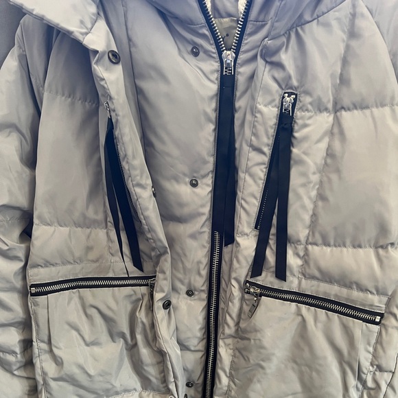 Orolay Thickened Down Jacket Expandable women in size medium - Picture 2 of 12